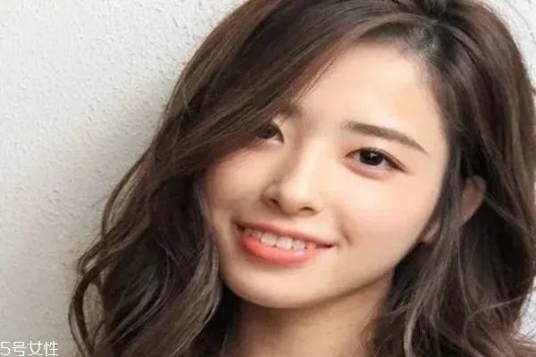 2019春夏发型趋势 2019年中长发流行发型女