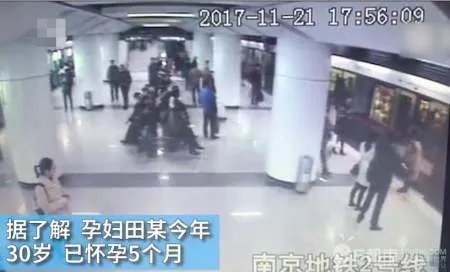 起争执踢孕妇肚子监控曝光/2女为何如此狠毒?