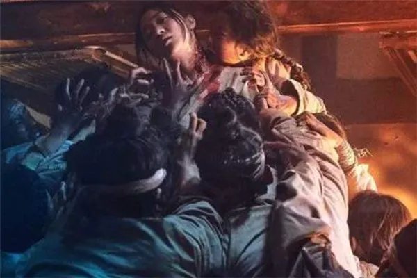 十大韩国丧尸片排名:《首尔站》上榜,第五是2020上映