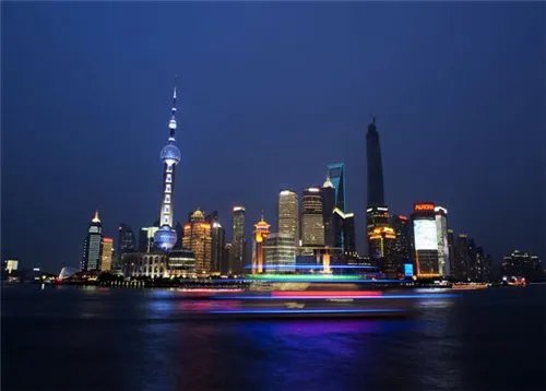 上海至台北的位移是多少?从上海经香港在飞往台北,路程又是多少?