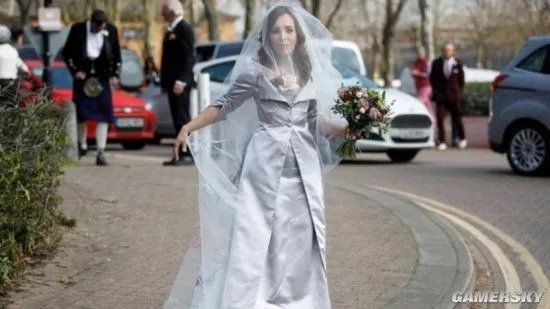 维基解密创始人阿桑奇狱中完婚 监狱禁止其照片流出