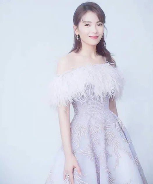 刘涛香芋紫羽毛裙怎么回事:刘涛淑女风气质完美展现