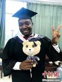大家怎样看待那些中非混血儿自称中国人的事情？是中国人吗？
