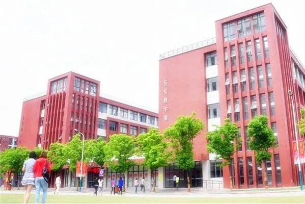 玻利维亚一大学楼道护栏断裂学生坠亡，你觉得学校应该为此事负责吗？
