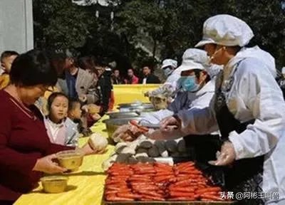 洛阳景区推出“1元无人售卖午餐”,引千人排队用餐, 你怎么看?