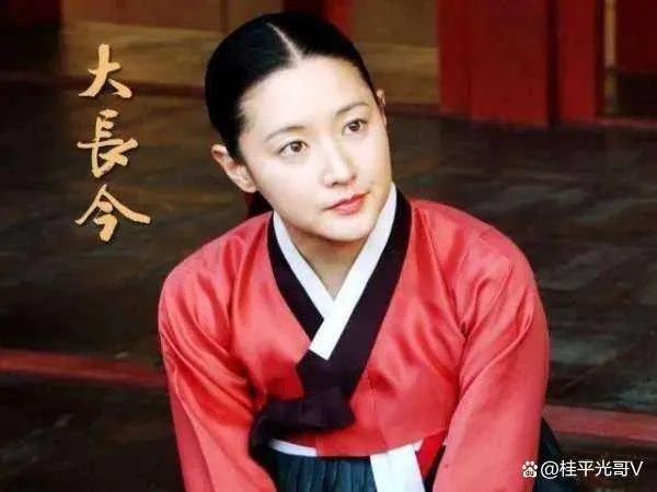 51岁李英爱近况曝光,罕与老公同框互动,她的状态看上去如何?