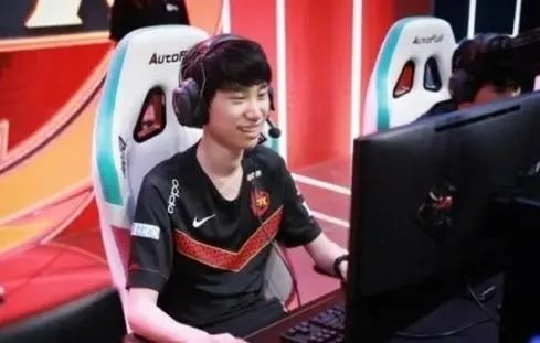 FPX头盔什么梗