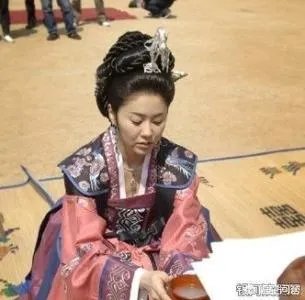 如果想了解新罗的善德女王,除了《三国史记》、《三国遗事》、《东国通鉴》,还可以参考哪些韩国书籍?