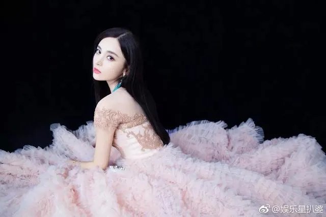 2018爱奇艺尖叫之夜,如何看待娜扎和杨幂的美?