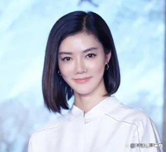 刘涛和车晓同台参加活动，网友笑称：一个贵妇和一个村姑，你觉得呢？