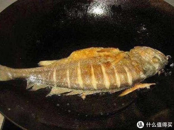 做鱼老是粘锅怎么办?教你几个方法做鱼不粘锅。