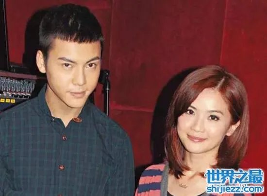 看陈伟霆很宠溺赵丽颖,两人甜蜜暧昧疑似恋爱
