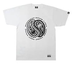为什么poppin kite在很多大赛中都是穿一件印着一只脚印的T桖?有什么意义吗?