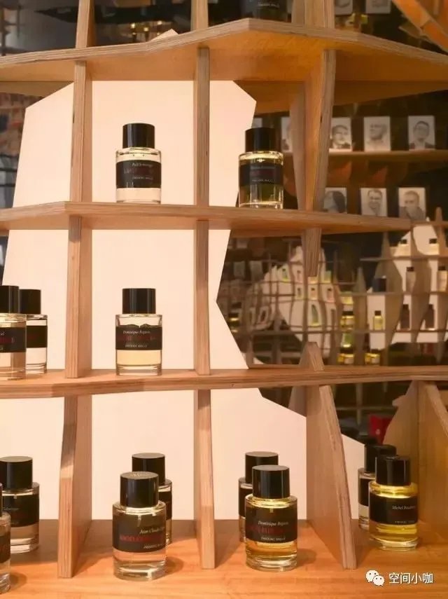 这家极具未来感的香水店,像一个长方形的盒子