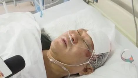 一女孩轻生从6楼坠下，辅警伸手接人被砸颅内出血，女孩父母该为其负责吗？