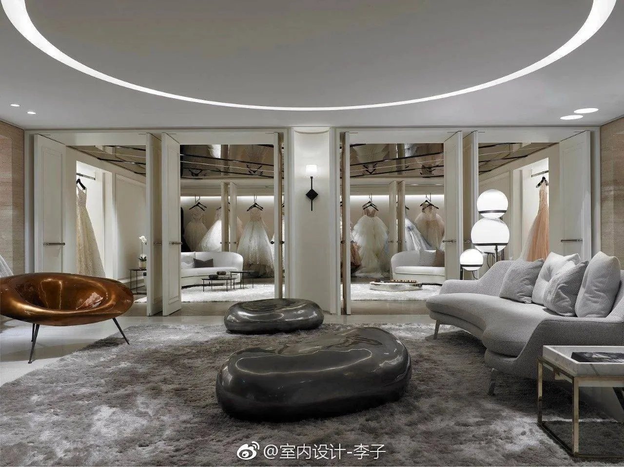 【婚纱工作室装修案例】本案把空间直向且有层次的划为三等份,穿...