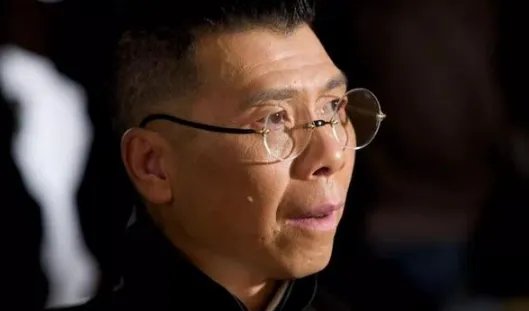 李咏走了有些评论里在骂冯小刚导演的原因是什么?