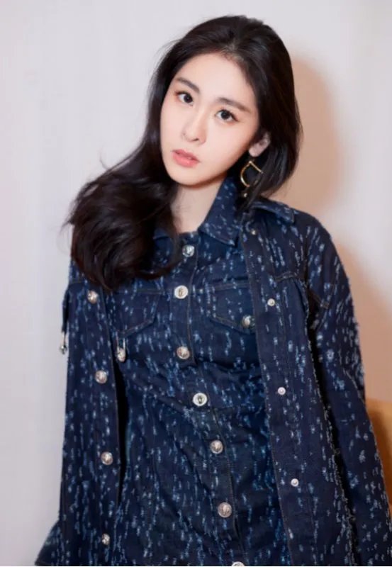 未婚生子事件后,张碧晨晚会节目被拿下,华晨宇的事业却丝毫不受影响?