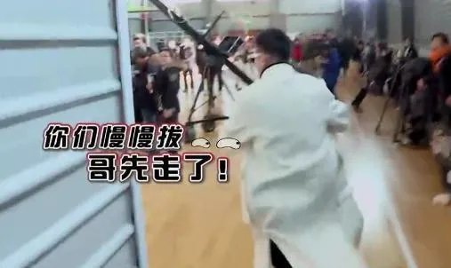 如何评价孙红雷在《极限挑战》中的人品?