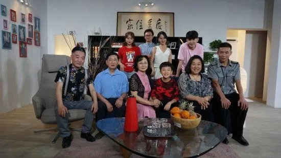 重庆生活麻辣烫演员全部照片？