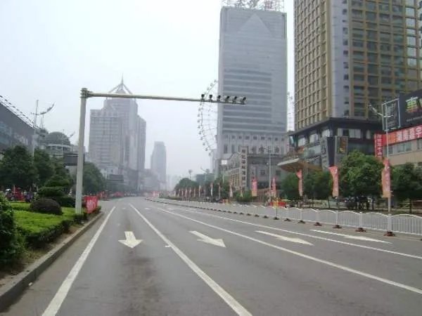 31个省市新增确诊49例,全国会不会像之前封城封路呢?