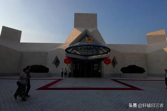 美国宣布进入紧急状态,当地华侨应该怎么团结自救?