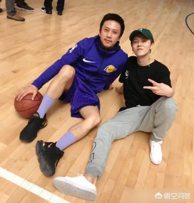 明星痴迷于篮球，邓超和鹿晗深夜约打球，两人水平如何呢？
