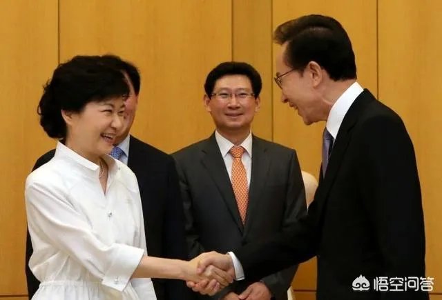 韩检方近日的举动,表达朴槿惠给李明博“腾地”的意思吗?