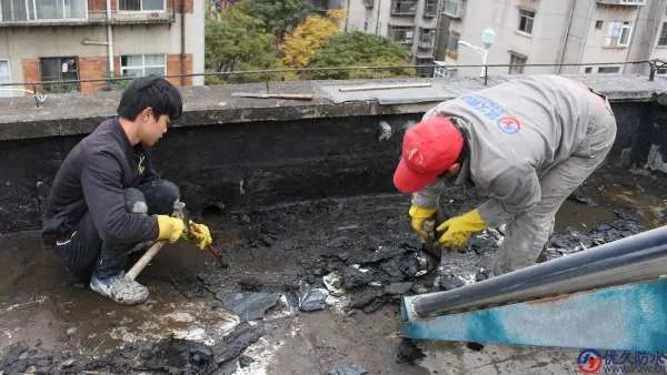 广西13岁男孩屋顶纵火,纵火的起因是什么?