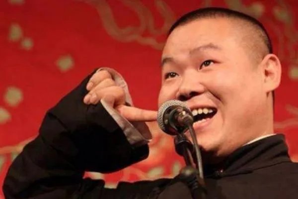 岳云鹏本名岳龙刚,张艺兴本名张加帅,还有哪些艺人有非常土的原名?