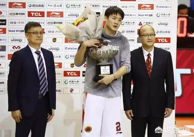丁彦雨航再获CBA常规赛MVP,他是不是离NBA更近了?小牛队下赛季会要他吗?