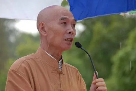 为什么李伯清不能像郭德纲周立波一样红遍大江南北?