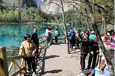 九寨沟国庆遇冷:7天迎客211位,九寨沟为啥不香了?