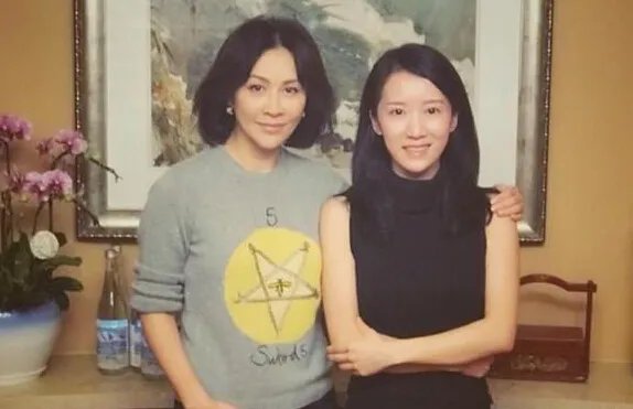 李念与刘嘉玲合照引起关注了吗?