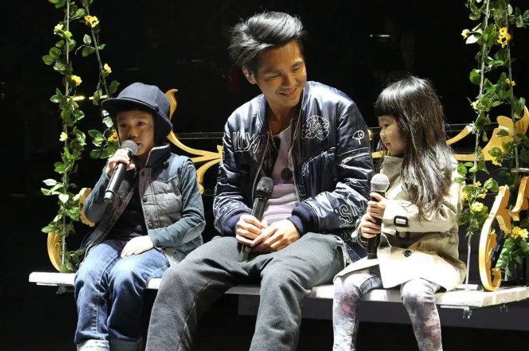 曹格妻子很漂亮,夫妻感情很好,婚姻里感情重要还是钱更重要?