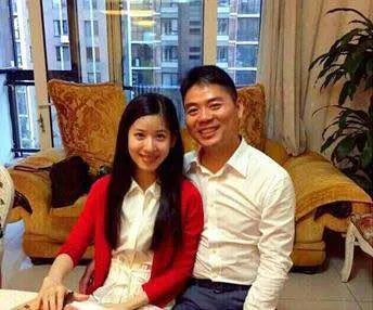刘强东为奶茶妹妹庆祝生日,看看他送给奶茶妹妹的房子,才知道他究竟有多爱章泽天
