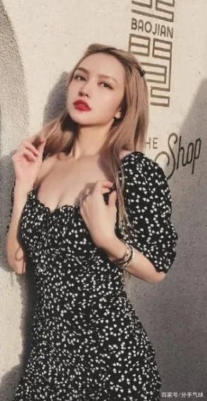 周扬青波点裙大秀性感好身材,分手后做回自己更耀眼,对此你怎么看?