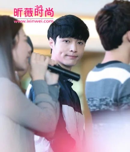 张碧晨张艺兴亲密照:揭秘二人之间渊源(图文)