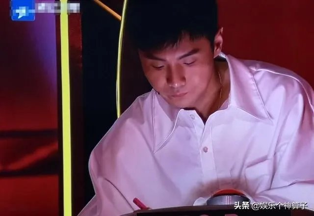 如何看待《中国好声音》金曲奖歌手纪晓君,无导师转身惨遭淘汰?