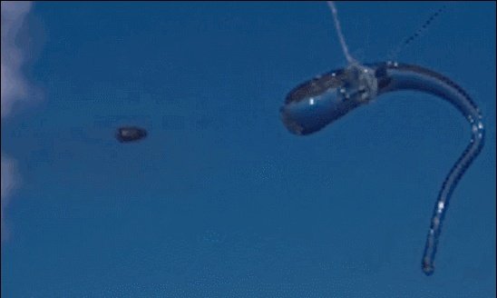 子弹都打不碎的“鲁珀特之泪”为何一捏尾部就碎了？
