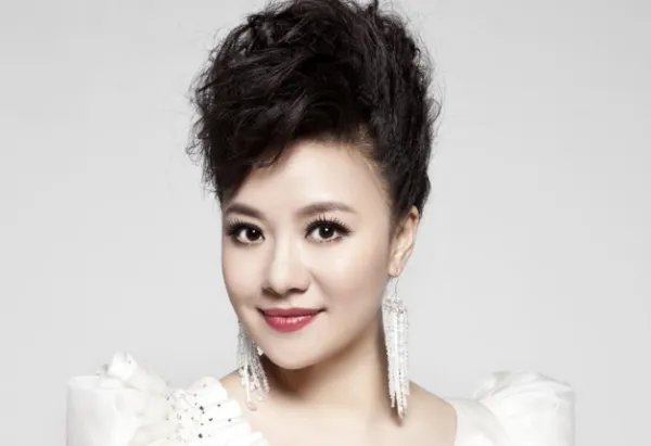 歌唱家王丽达:嫁给妈妈看中的女婿,婚后生一子,如今她还好吗?