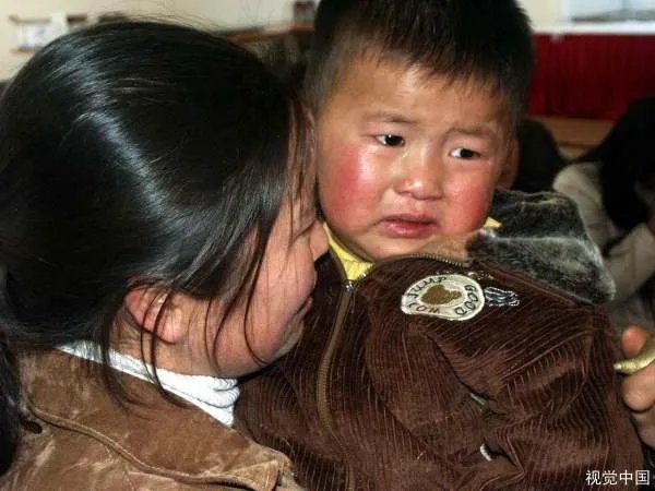 咸宁一男童家门口被拐，30年后终于回家，30年前到底发生了什么？