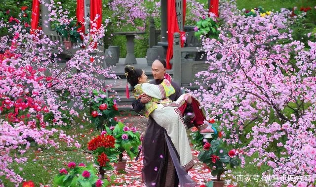杨幂唐嫣罕见同框,全程零交流,昔日好姐妹为何形同陌路?