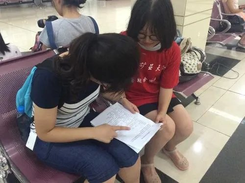 街头填美容调查问卷被消费4.8万,这是什么骗局?