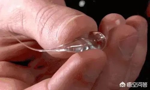 子弹都打不碎的“鲁珀特之泪”为何一捏尾部就碎了？