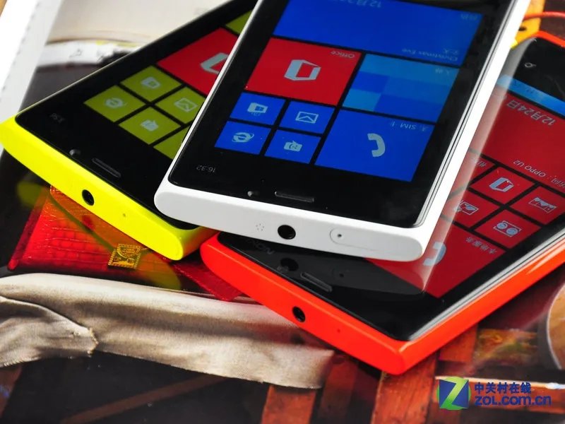 WP8炫彩魅力诱惑 三色诺基亚920真机图赏