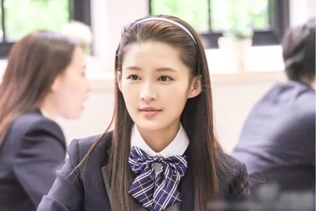 哪个女明星穿校服最好看?