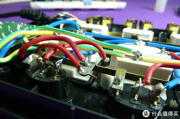 精益求精 突破自我——评测突破保镖系列六位插座