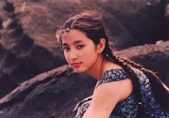 李冰冰和任泉的友情被广为流传,娱乐圈中还有哪些令人意想不到的异性好友?