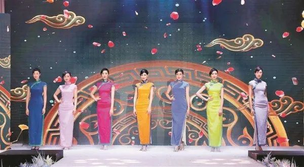 迪拜世博会上演东方旗袍秀,中国的旗袍有哪些讲究?
